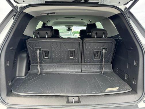 Summit White 2020 Chevrolet Traverse LT Cloth