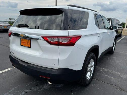 Summit White 2020 Chevrolet Traverse LT Cloth