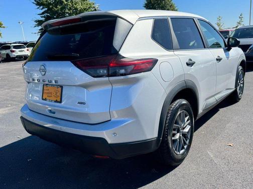Brilliant Silver Metallic 2024 Nissan Rogue S