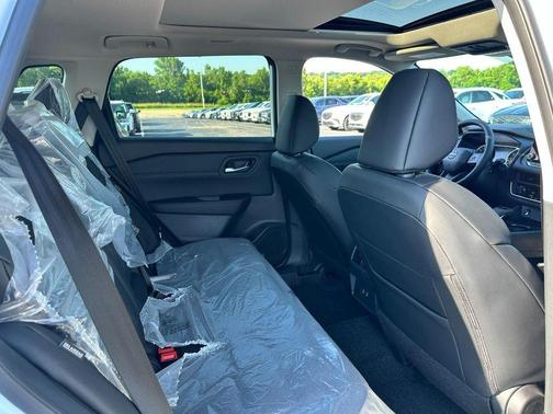 Everest White Pearl Tricoat 2026 Nissan Rogue Dark Armor