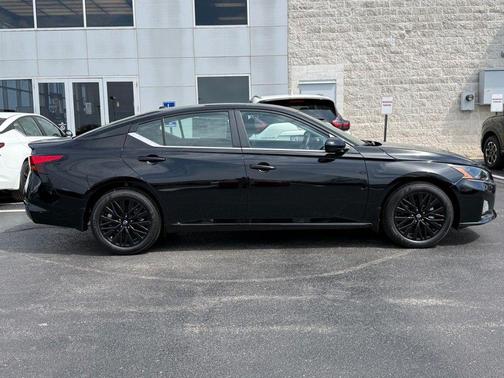 Super Black Clearcoat 2026 Nissan Altima 2.5 SV