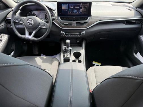 Super Black Clearcoat 2026 Nissan Altima 2.5 SV