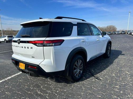 Everest White Pearl Tricoat 2026 Nissan Pathfinder SV