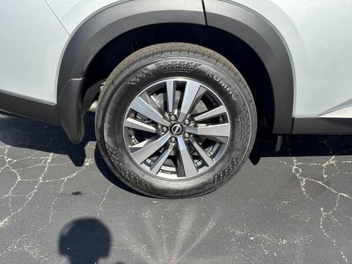 2025 Nissan Pathfinder SL 4WD