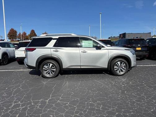 2025 Nissan Pathfinder SL 4WD
