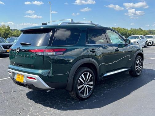 2025 Nissan Pathfinder Platinum