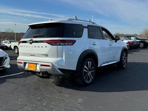 2025 Nissan Pathfinder Platinum
