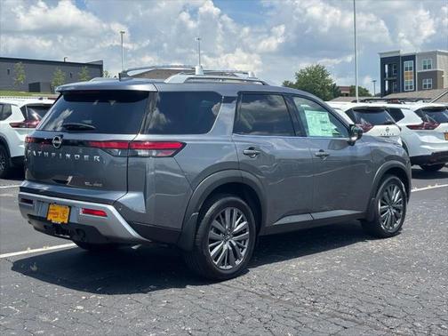 2025 Nissan Pathfinder SL