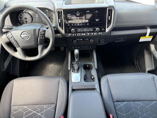 2025 Nissan Frontier SV