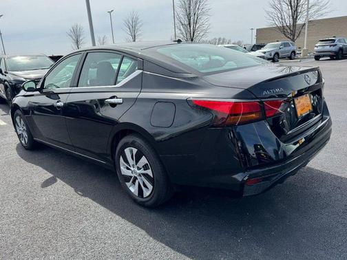 2025 Nissan Altima S FWD