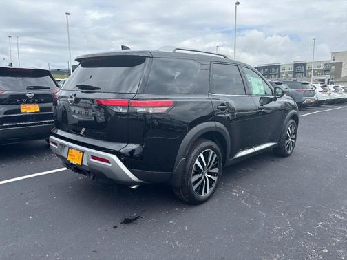 2025 Nissan Pathfinder Platinum 4WD