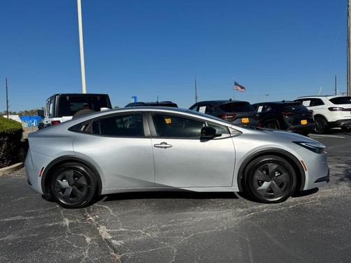 2025 Toyota Prius LE