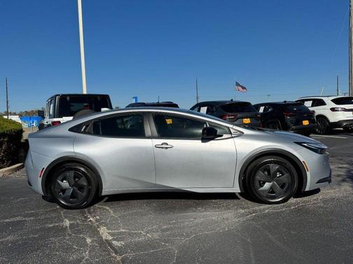 2025 Toyota Prius LE