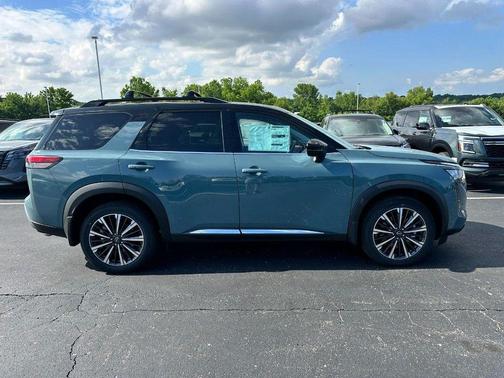 Baltic Teal/Super Black 2026 Nissan Pathfinder Platinum