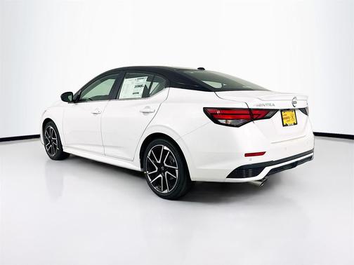 Aspen White Tricoat/Super Black 2025 Nissan Sentra SR