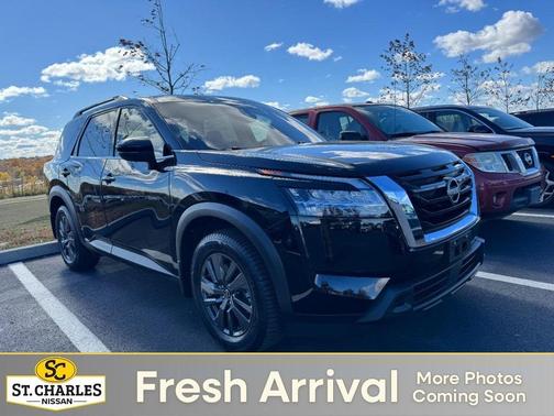 2022 Nissan Pathfinder SV