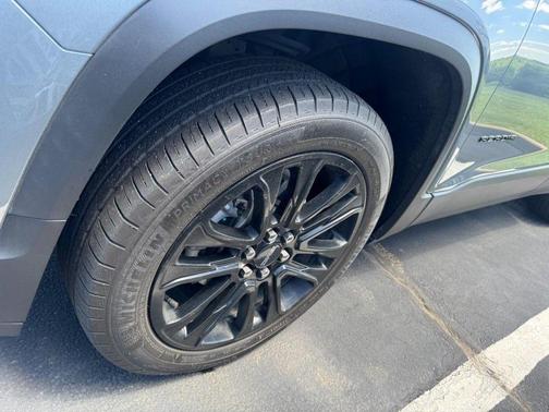 Sterling Metallic 2023 GMC Acadia FWD SLE