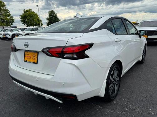 Aspen White Tricoat 2025 Nissan Versa 1.6 SV