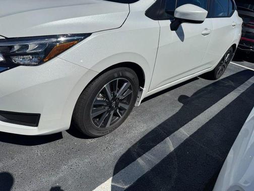 Aspen White Tricoat 2025 Nissan Versa 1.6 SV