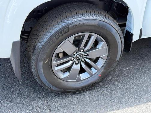 Glacier White 2026 Nissan Frontier SV