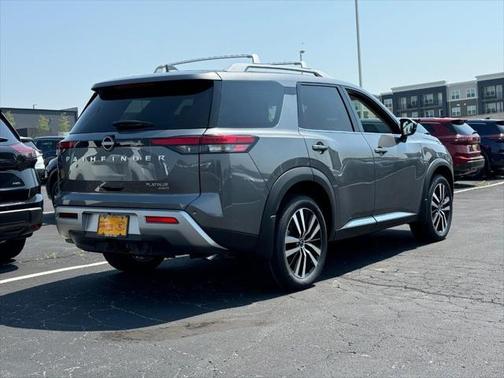 2025 Nissan Pathfinder Platinum