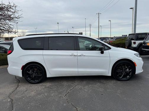 2025 Chrysler Pacifica Limited