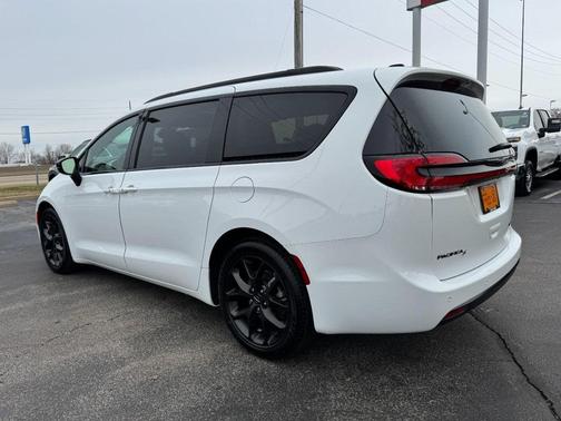 2025 Chrysler Pacifica Limited