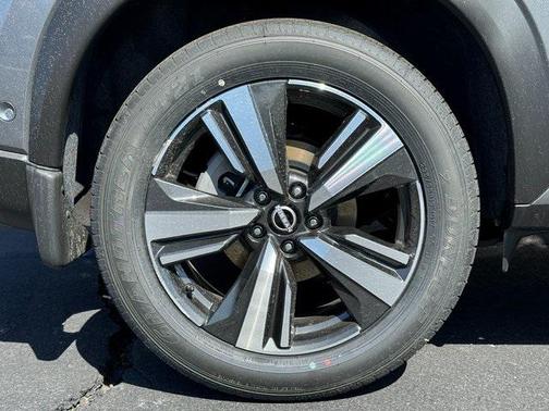 2025 Nissan Rogue SL