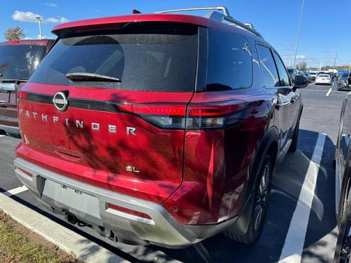 2023 Nissan Pathfinder SL FWD