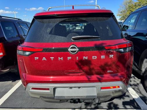 2023 Nissan Pathfinder SL FWD