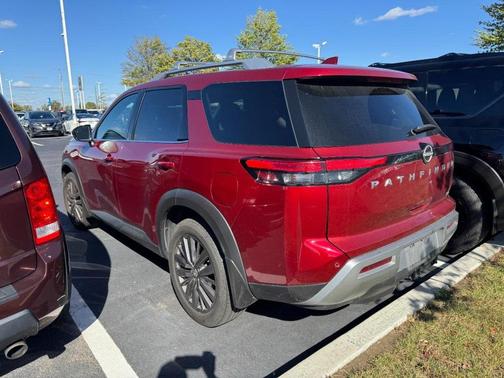 2023 Nissan Pathfinder SL FWD