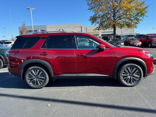 2023 Nissan Pathfinder SL FWD