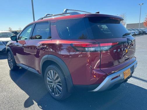 2023 Nissan Pathfinder SL FWD
