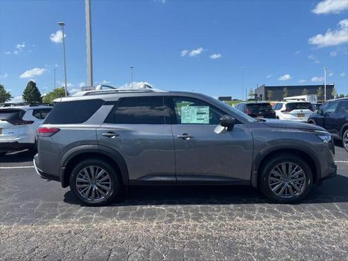 2025 Nissan Pathfinder SL