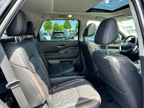 Super Black 2026 Nissan Pathfinder Platinum
