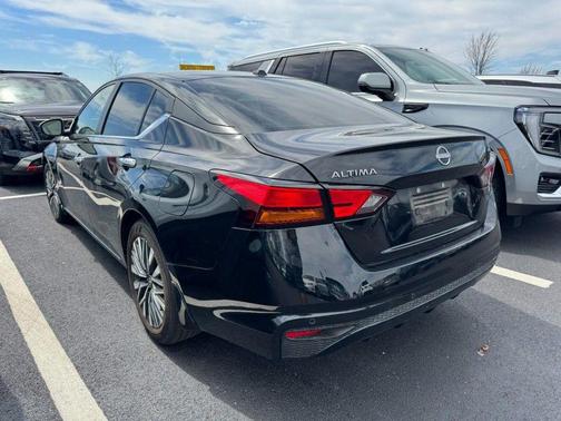 Super Black 2024 Nissan Altima 2.5 SV