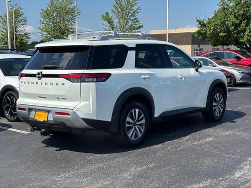 2022 Nissan Pathfinder SL