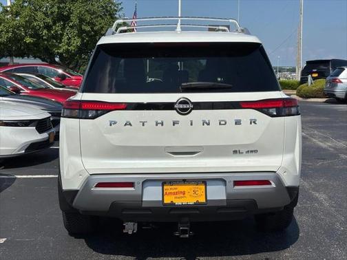 2022 Nissan Pathfinder SL