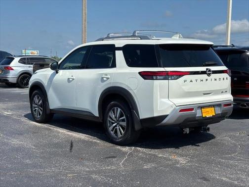 2022 Nissan Pathfinder SL