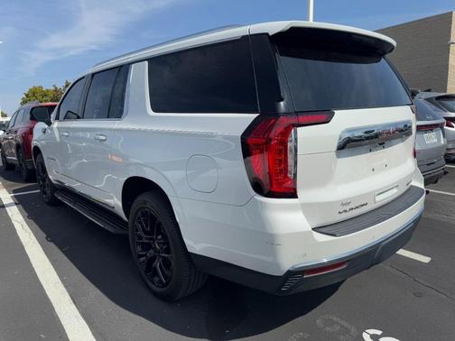 2022 GMC Yukon XL SLT