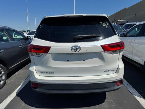 Blizzard Pearl 2017 Toyota Highlander XLE