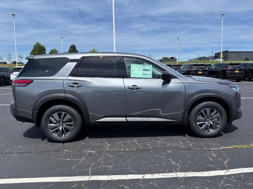 2025 Nissan Pathfinder S