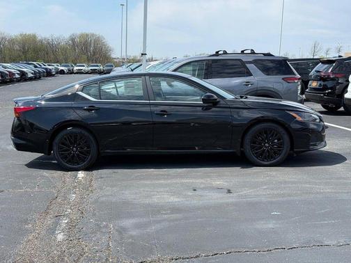 Super Black Clearcoat 2026 Nissan Altima 2.5 SV