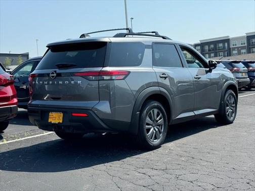 2025 Nissan Pathfinder SV