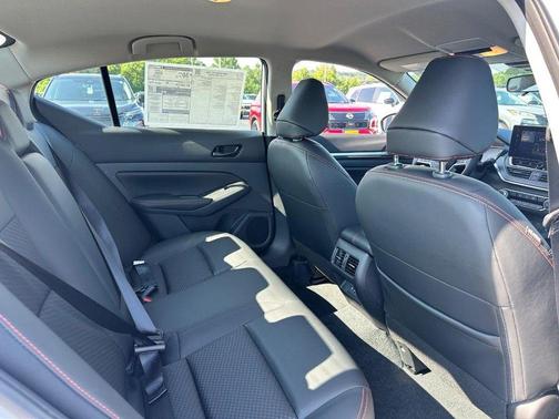 Pearl White/Super Black 2026 Nissan Altima SR FWD