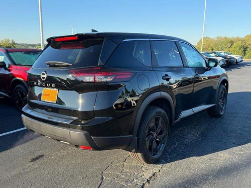 Super Black 2027 Nissan Rogue SV