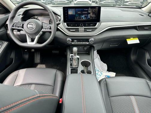 Super Black Clearcoat 2026 Nissan Altima SR FWD