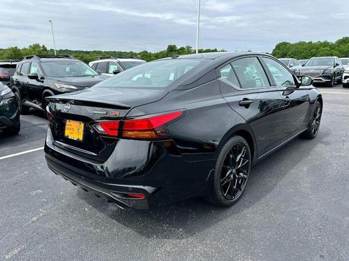 Super Black Clearcoat 2026 Nissan Altima SR FWD