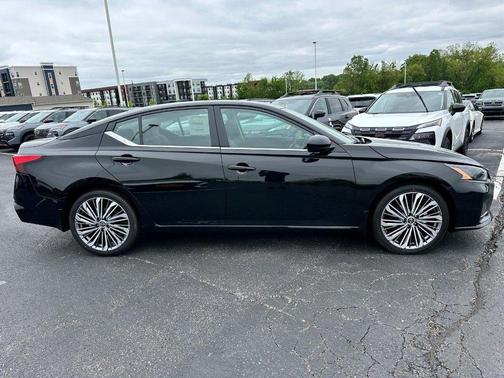 Super Black Clearcoat 2026 Nissan Altima 2.5 SV
