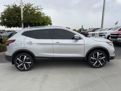 2022 Nissan Rogue Sport SV